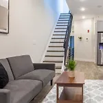 Modern 3Br Wdsleeps 8Kingbeds